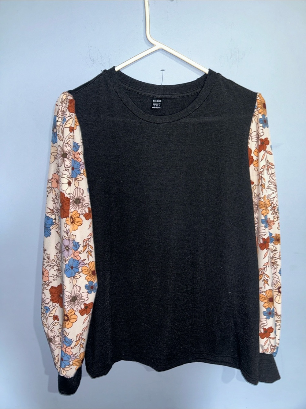 💐 10 for $50 SHEIN Black Top with Floral Long Sleeves